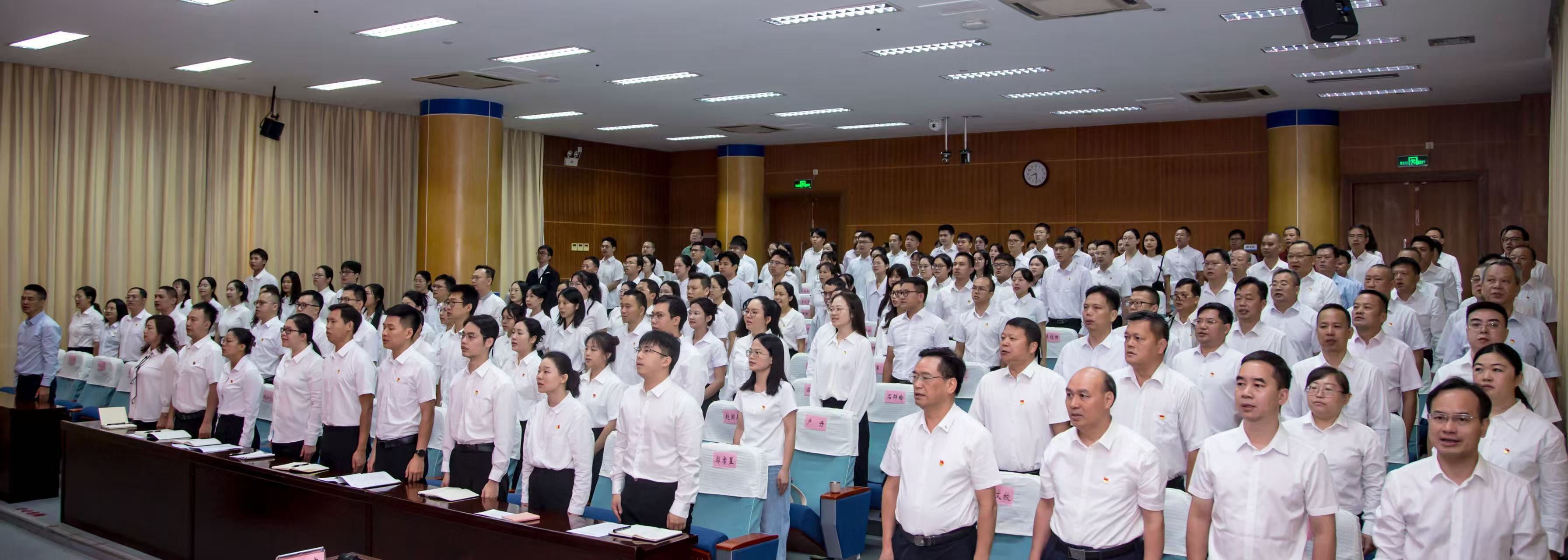 奏唱中华人民共各国国歌.jpg